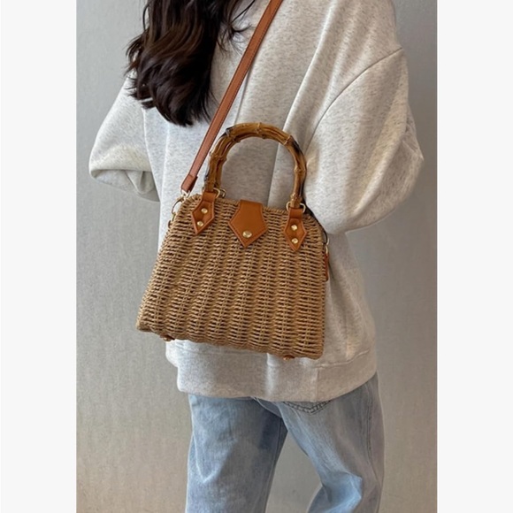 Elegant Tan Woven Handbag - Picture 3 of 8